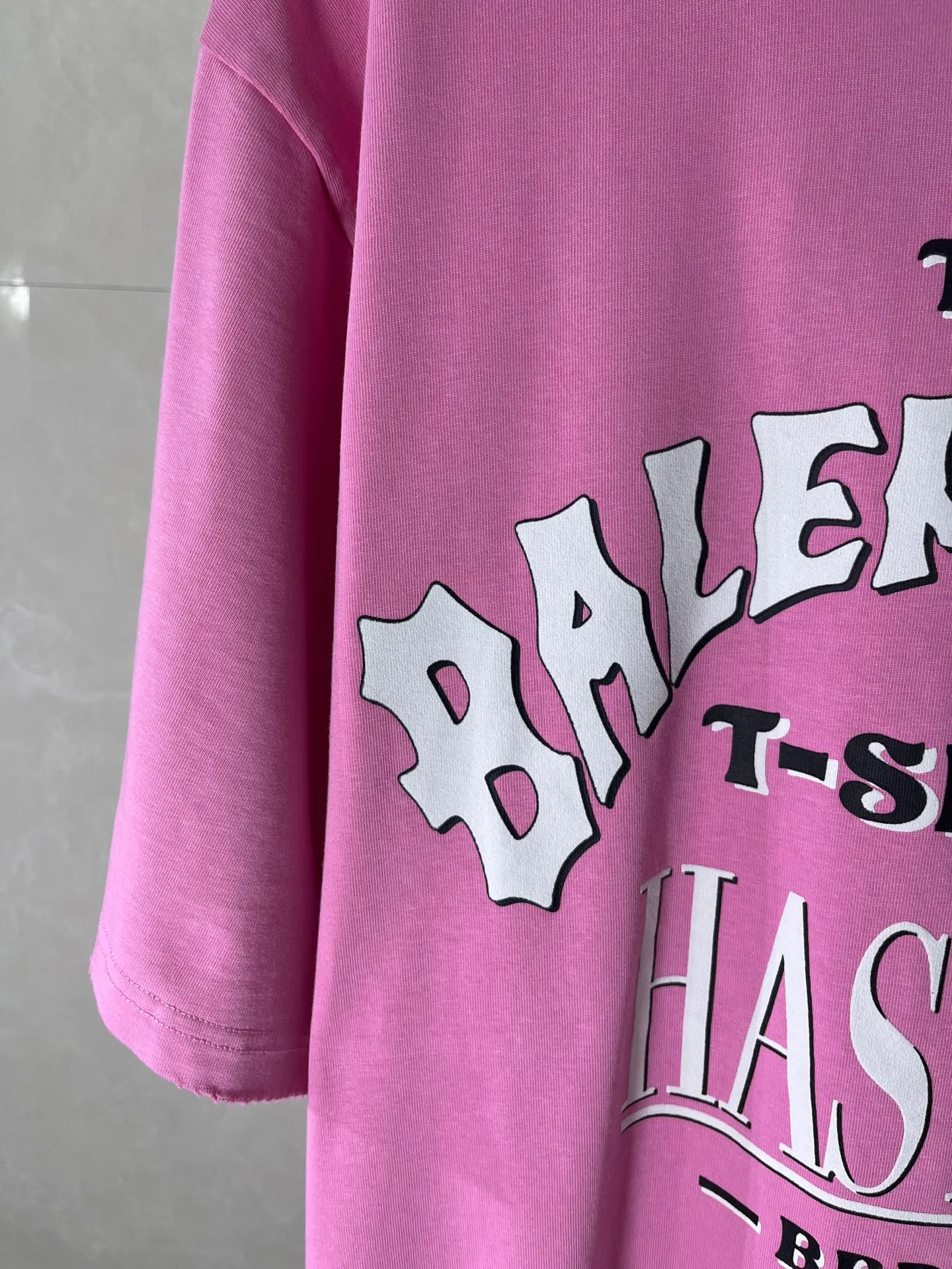 P115💰 -BALENCIAGA- 、 300 . Retro 、 、 、 not been done 、 ，Retro ， 15s ; 32s 。 、Breathable 、 Wear-Resistant ， 。Retro ， Retro ， ， 。 ， ， ， 。 notbeen done ， ， ， 。 ， 、 ， ， 。 ， ， ， 、 。 。 ， 。 oversize ，oversize ， ， ， 、 、 ， 。 ， ， 。 :Pink Sizes:XS-L